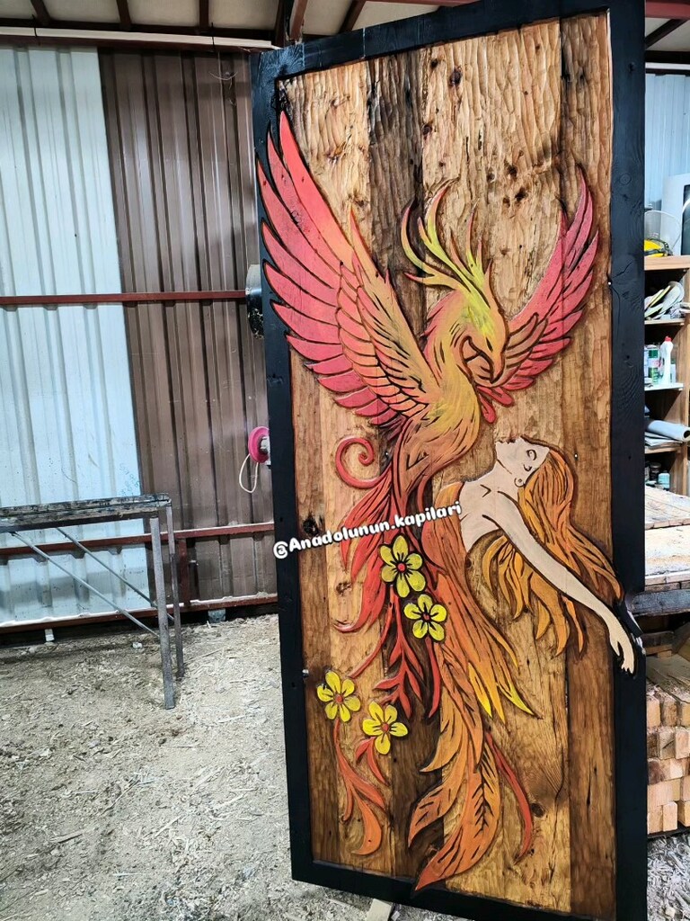 Tamamı el oyması ile işlenmiş eski kapı anka kuşu tasvirli 207/87 cm. - 2