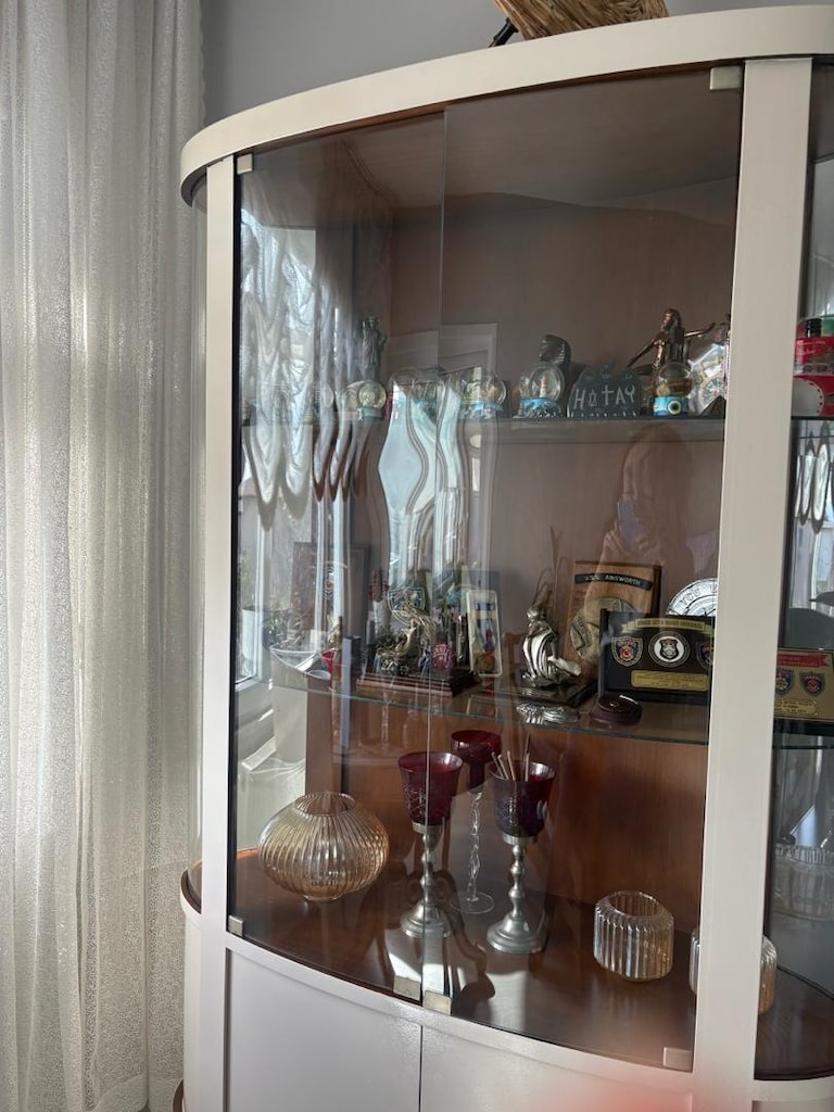 oval camlı ağaç vitrin - 15