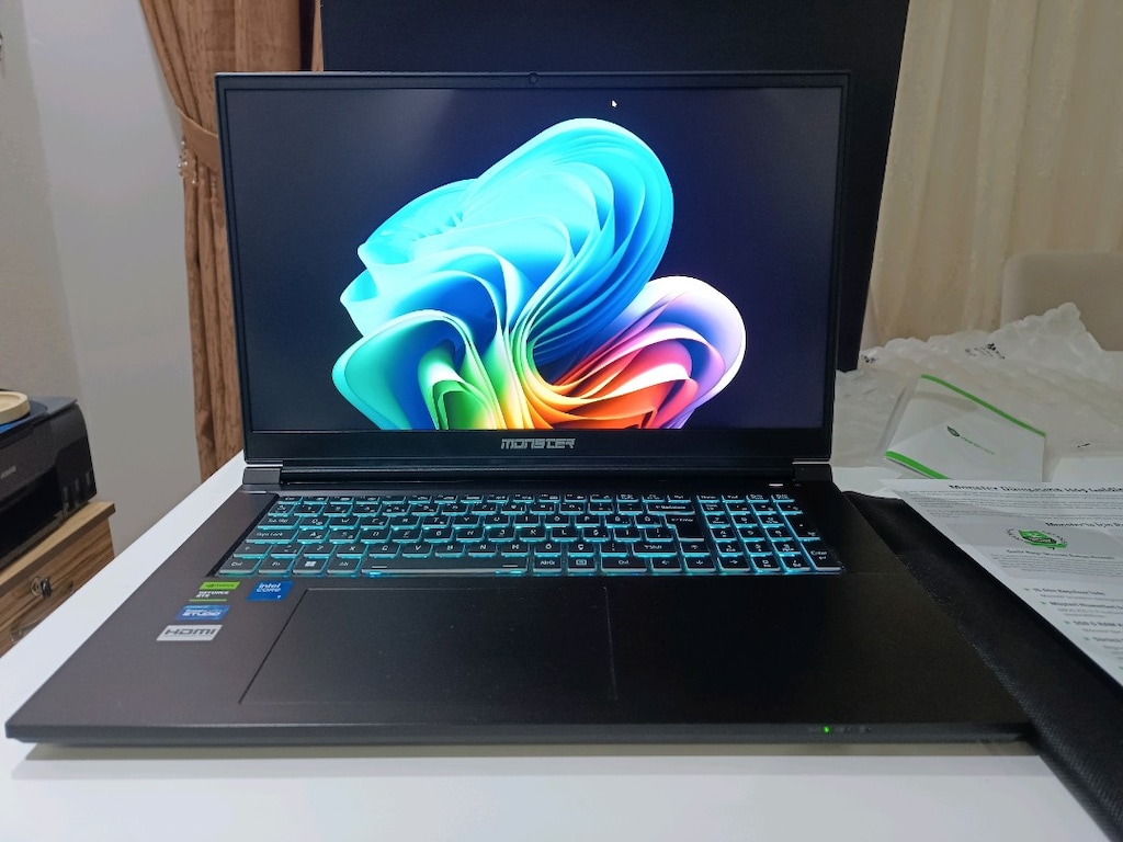 1 aylık MONSTER ABRA 17.3/144HZ/ CORE 7 ULTRA 250H 16 GB /1 TB - 8