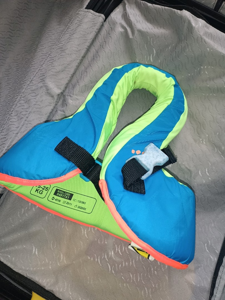 Decathlon çocuk yüzme yeleği