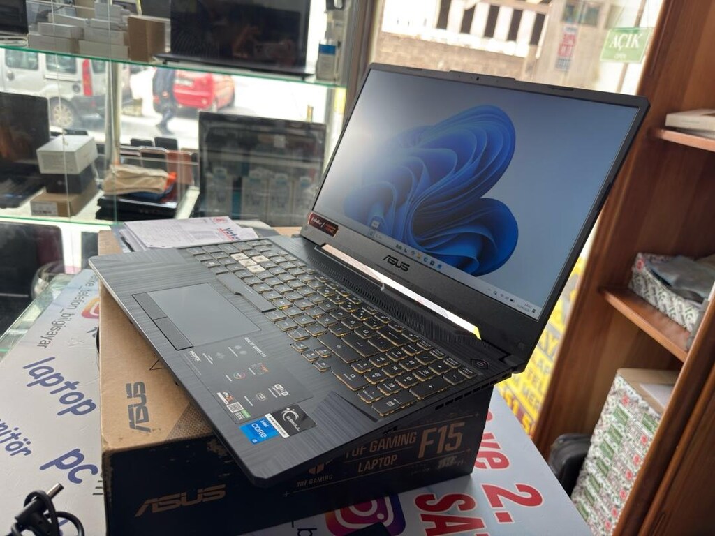 ASUS TUF F15 İ5 11400H 16/512/RTX 3050 OYUN CANAVARI - 16