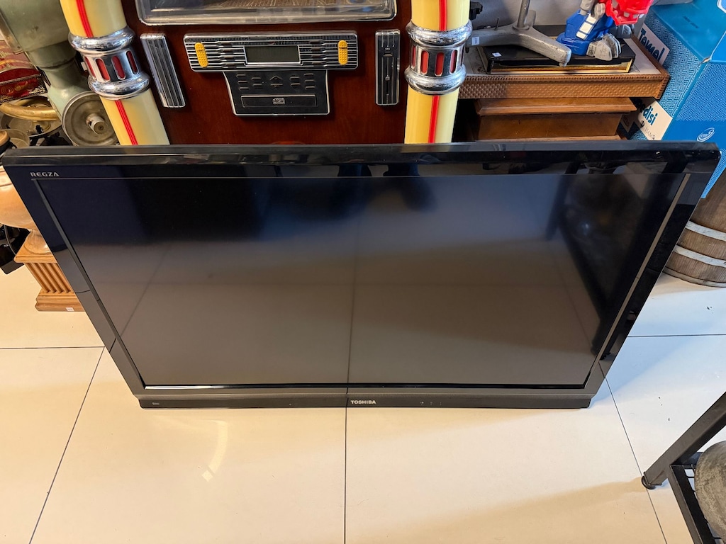 TOSHİBA LCD TELEVİZYON 106 EKRAN - 2