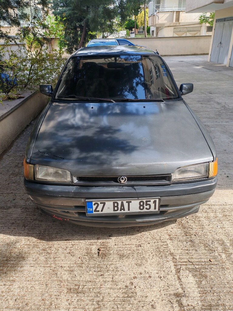 Mazda 323 - 4