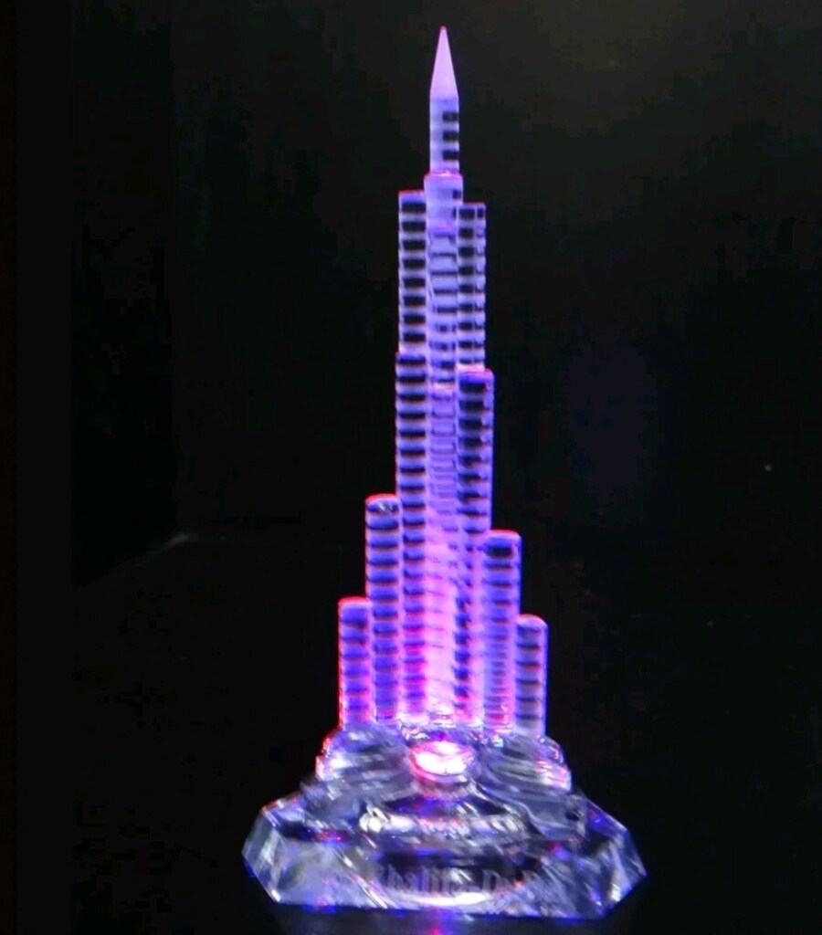 Kristal ışıklı Burç Halife Burj Khalifa. Sıfır kutusunda. Adet fiyatı - 3