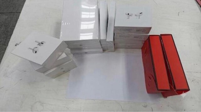 8 adet airpods kulaklık, 8 adet watch ibareli akıllı saat