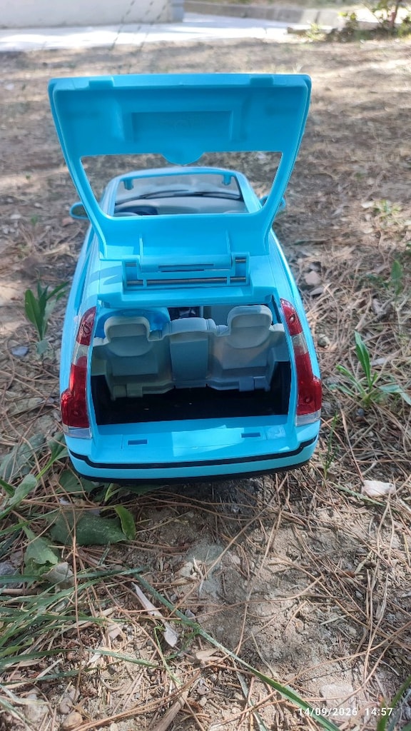 Plastik Volvo V70 Barbie arabası modeli oyuncak araba - 6