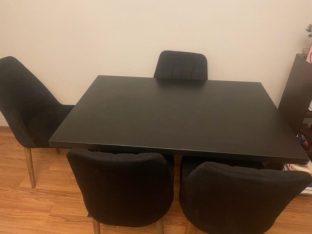 Acil satılık yemek masası ve sandalyeler