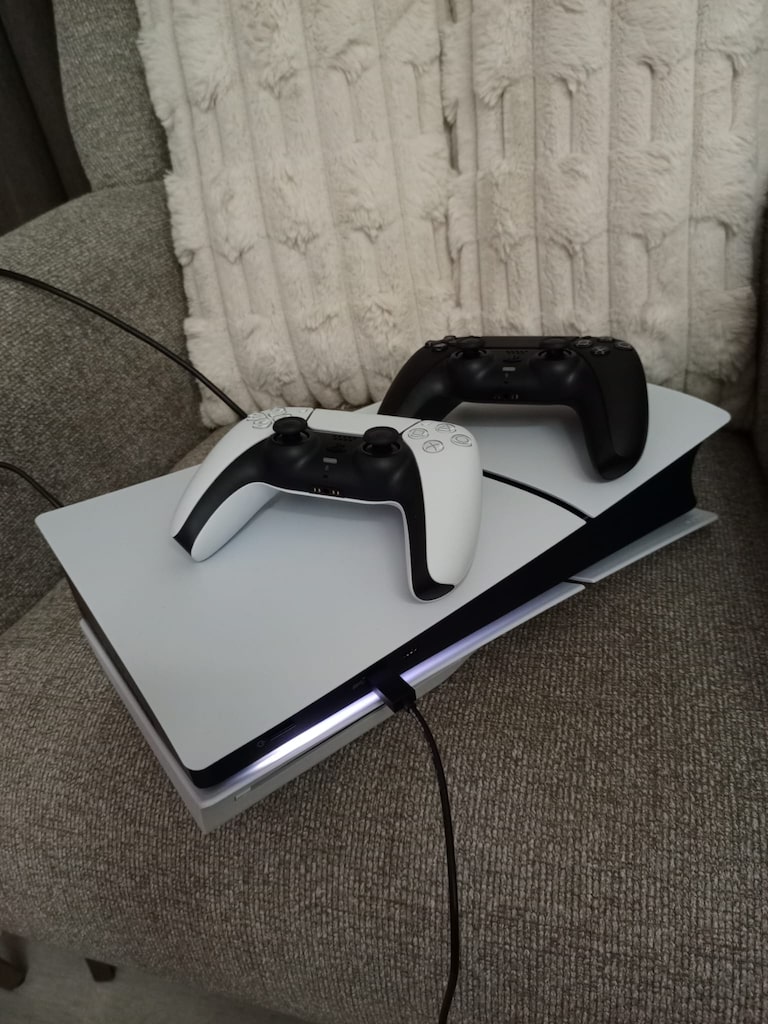 PS5 1TB Dijital ve CD'li Standart Sürüm 18 ay Garantili PS5 - 5