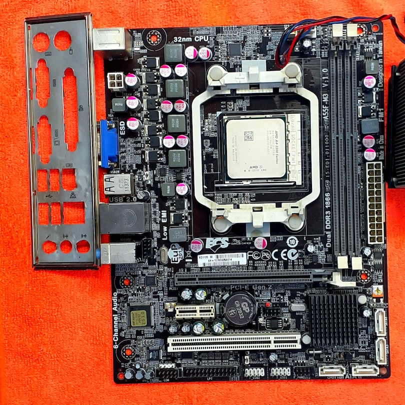 ECS A55F-M3 (1.0) FM1 Socket Anakart ve A4 3300 İşlemci - 2
