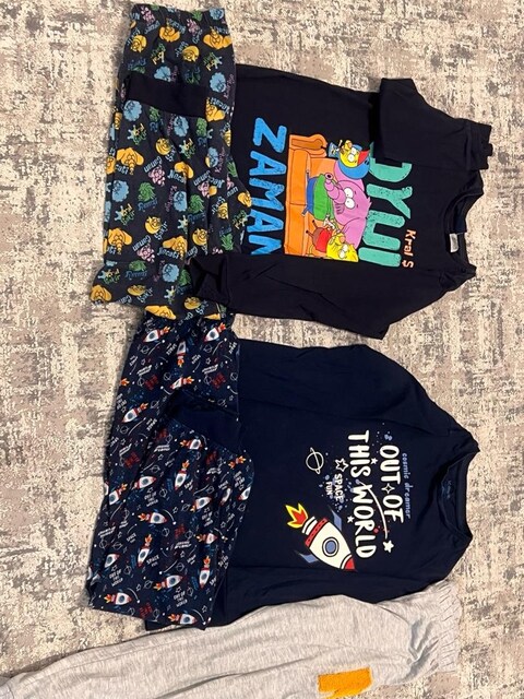 İki pijama takımı