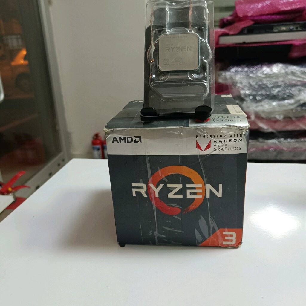 AMD RYZEN 3 2200 G APU TRAY KUTULU İŞLEMCİ - 4