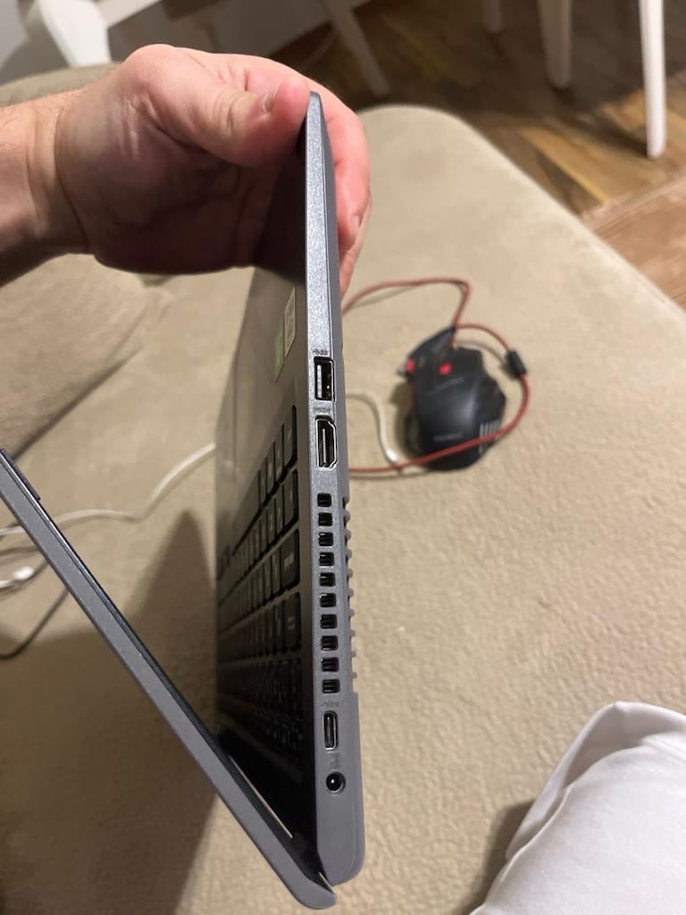 ASUS VivoBook X515JF | i5-1035G1 | MX130 2GB | 8GB RAM | 256GB NVMe SS - 4