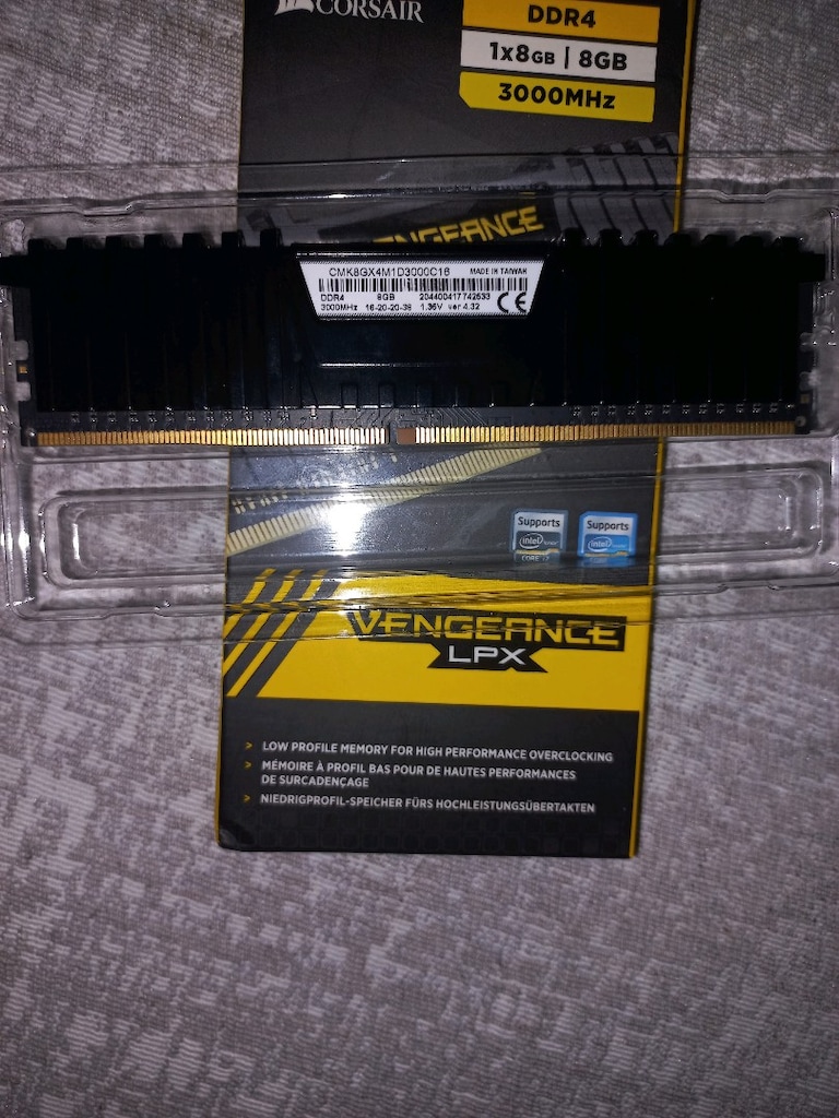 DDR4 ram 8gb Corsair - 4