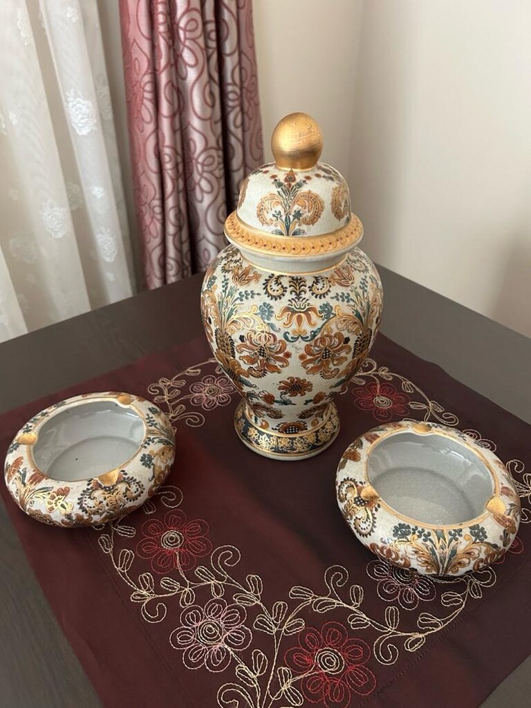 çiçek desenli antik küp ve 2 küllük seti - 3