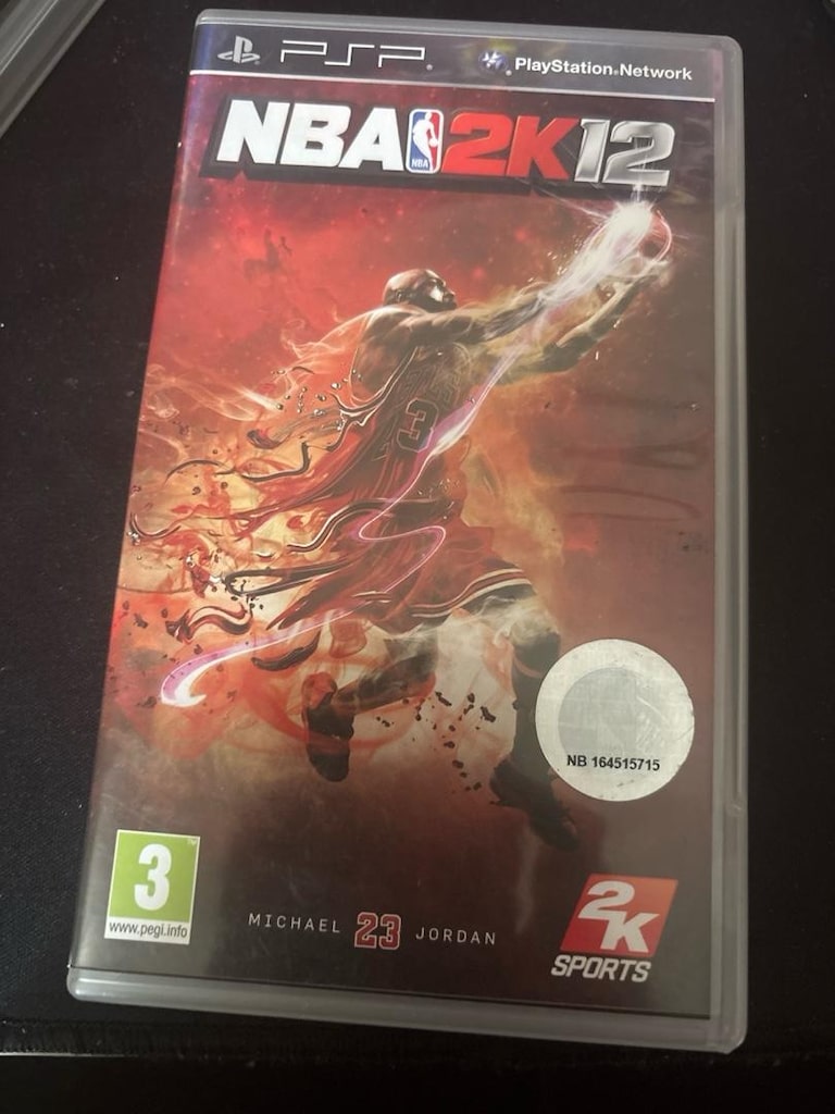 psp2004 ve 8 oyun içinde koleksiyonluk olan gta chinatownwars var - 9