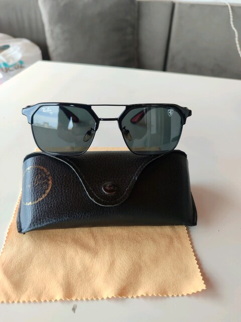 Ray-Ban ferrari