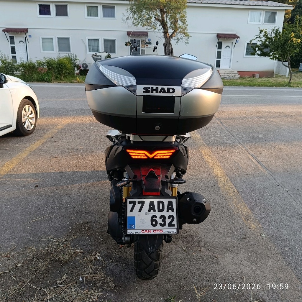 3900 km Maxi Scooter - 2