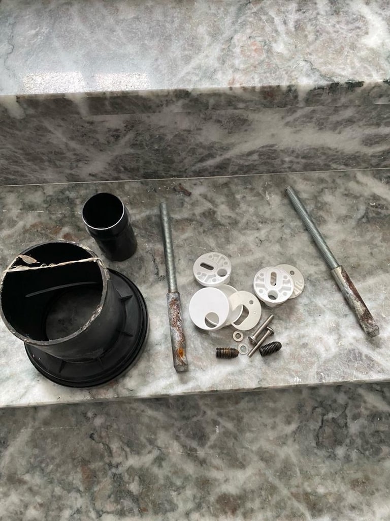 Hiç kullanılmamış tuvalet,lavabo,evye ve dolabı - 4