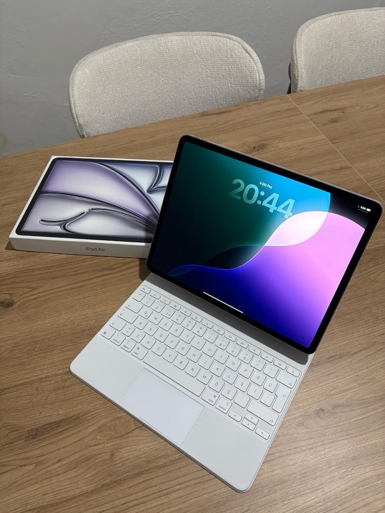 iPad Air m3 13 Inç & Magic Keyboard - 2