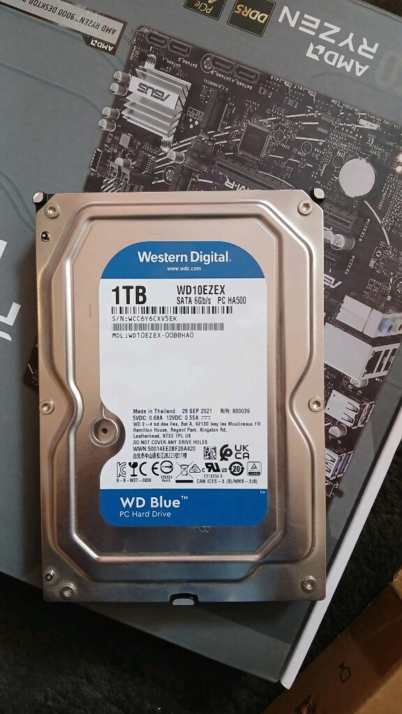 Western Digital Caviar Blue WD10EZEX SATA 3.0 7200 RPM 3.5" 1 TB Hardd - 2