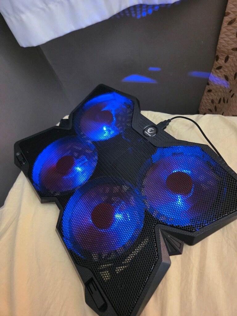 4 fanlı Led Rgb laptop soğutucu - 3