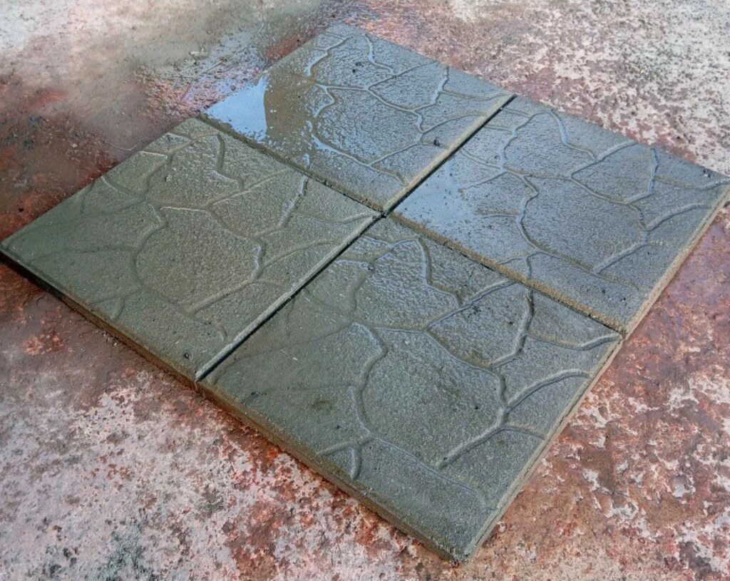 Karo taşı çini - 2