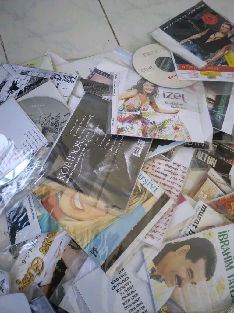 Yerli ve yabancı müzik CD leri 552 adet - 2