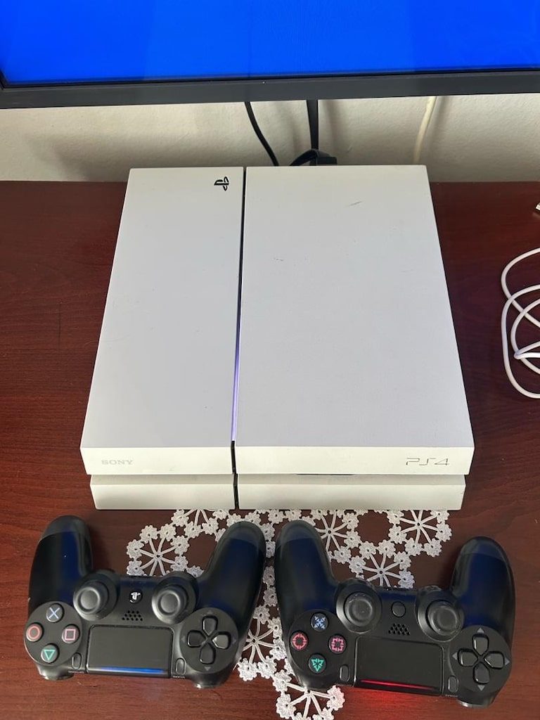PS4 iki kol ve içinde oyunlar yüklü - 2