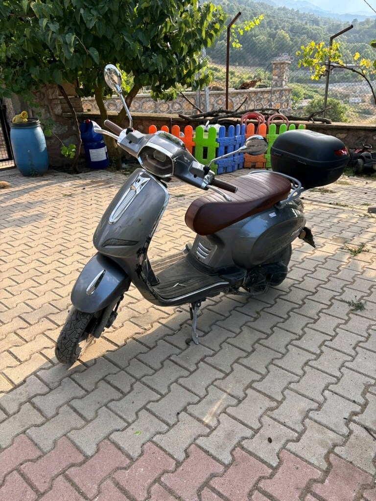 revolt rs6 125 cc scooter - 8