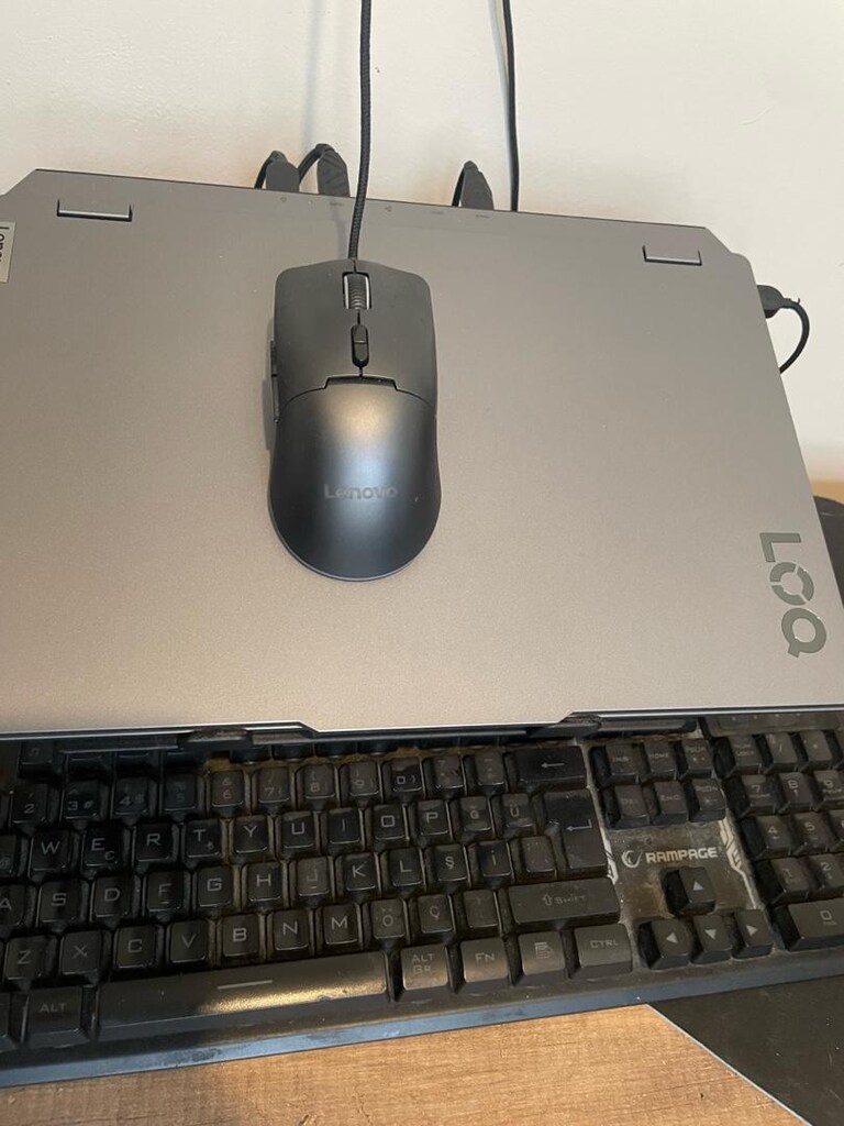 Lenovo LOQ 15IAX9 İ5-12450hx 24 Gb 512 Gb Ssd Nvidia Geforce Rtx 4050 - 6