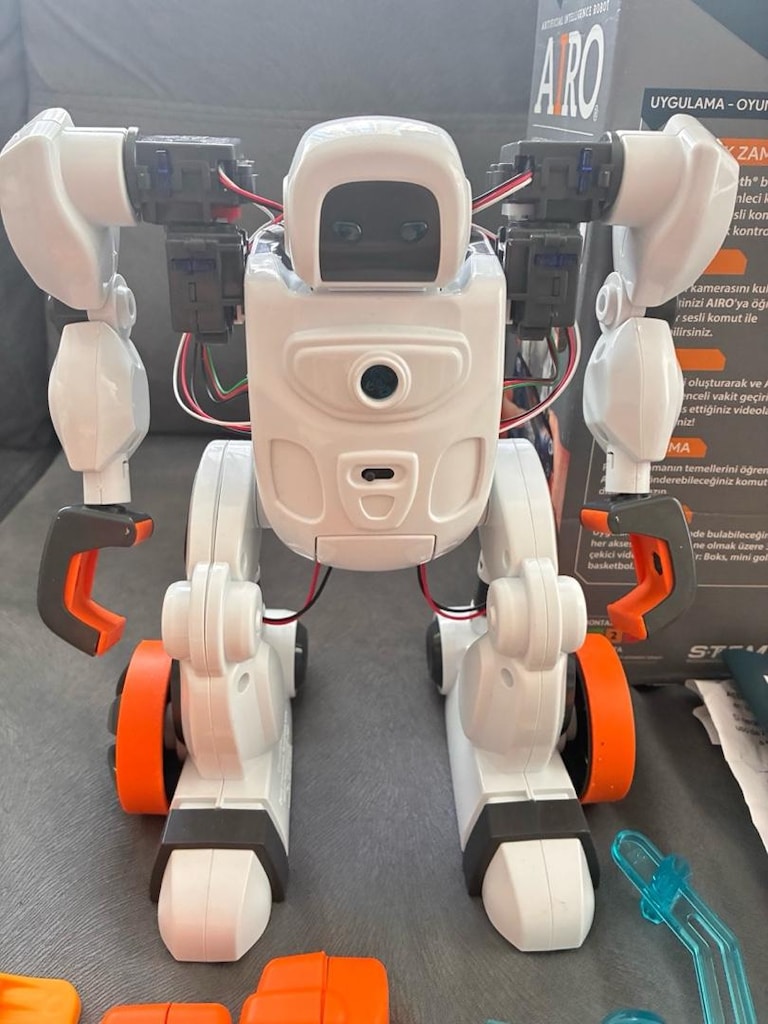 Clementoni Airo yapay zeka robotu - 2