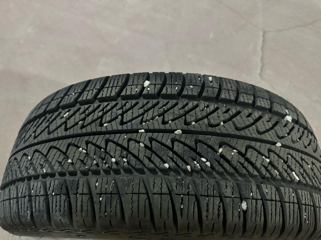 215 55 17 Goodyear kışlık 4 lastik - 4