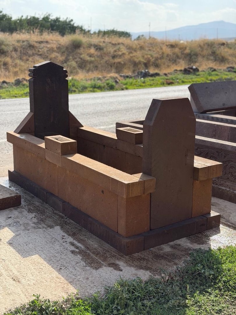 AHLAT TAŞINDAN DÜZ MODEL DİK BAŞLIK - 3