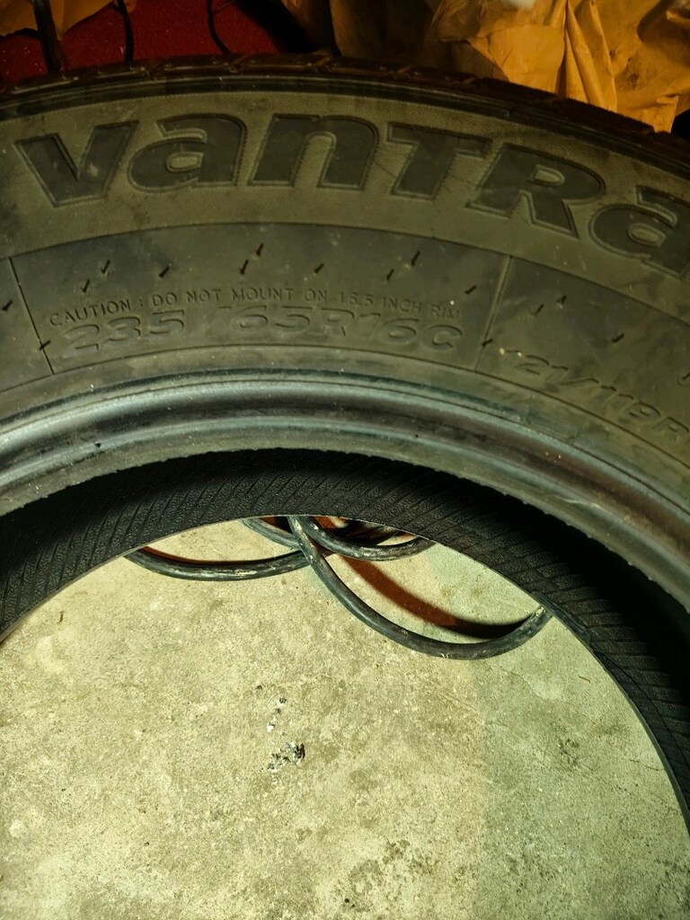 235.65.16 C 12 kat hankook lastik 2 adet - 2