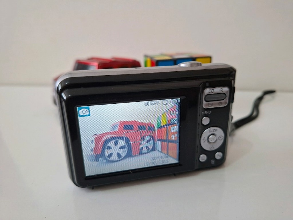 Samsung ES25 Dijital Fotoğraf Makinesi 12.2 Megapiksel 4X Zoom Siyah - 14