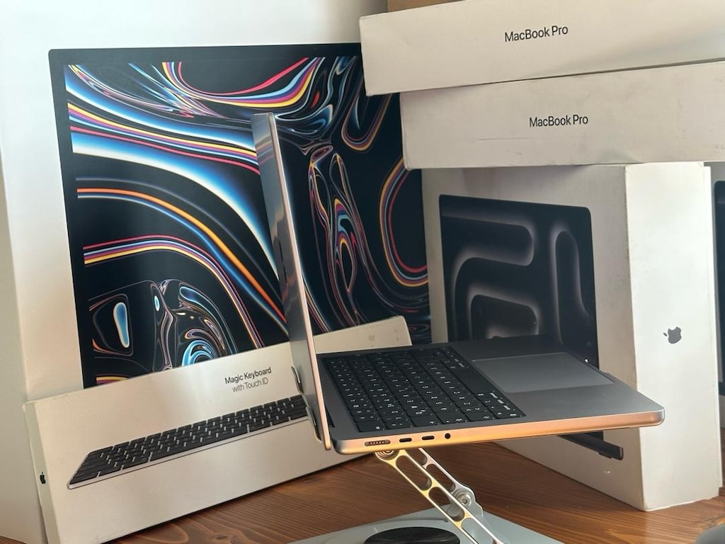 Macbook pro M3 çipli 512 gb ssd 8 gb ram pil saülığı çok iyi 14” - 6