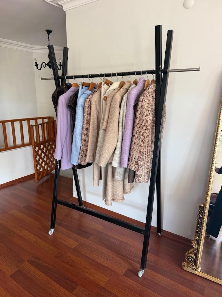 6 Adet Şık ve Sağlam Showroom / Mağaza Tipi Tekerlekli Kıyafet Askılığ - 2