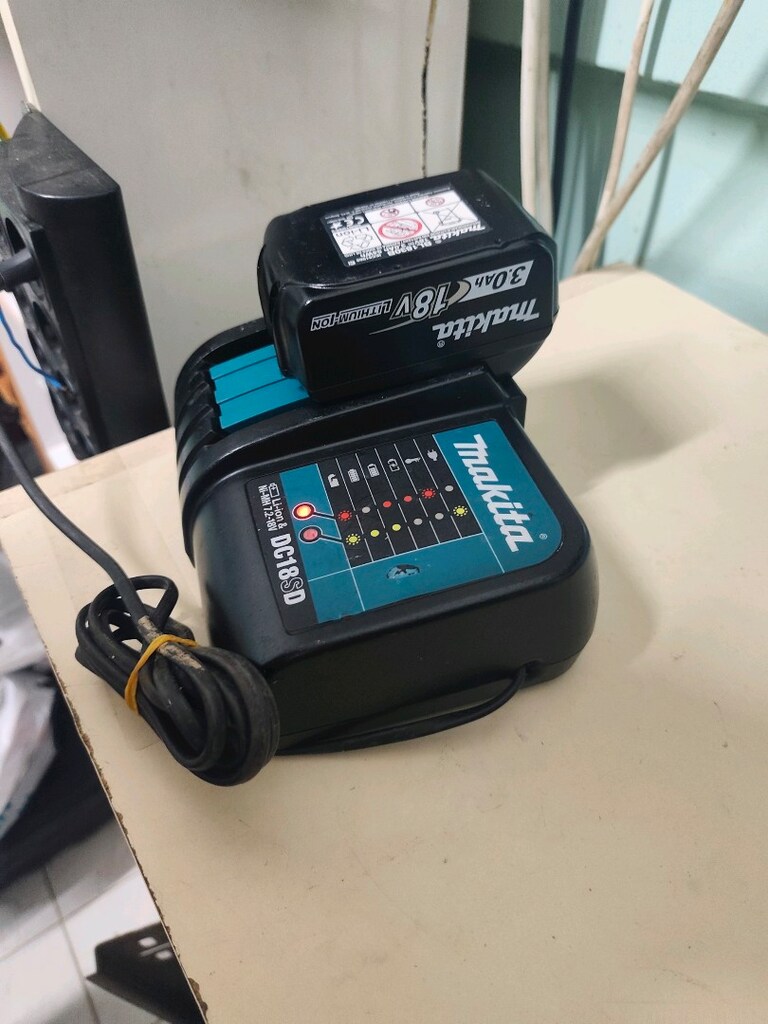 Makita DC18SD şarj cihazı - 9