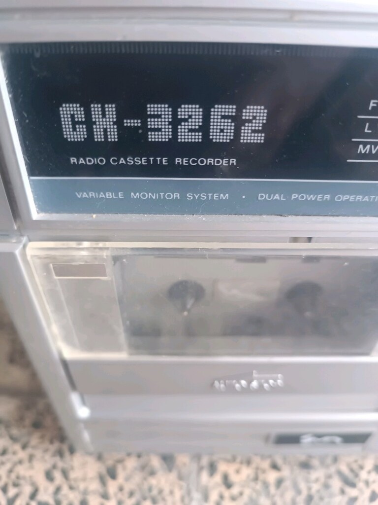 Kaset çalar FM var radyo çalışıyor kaset yeri tuşları yapılacak alana - 2