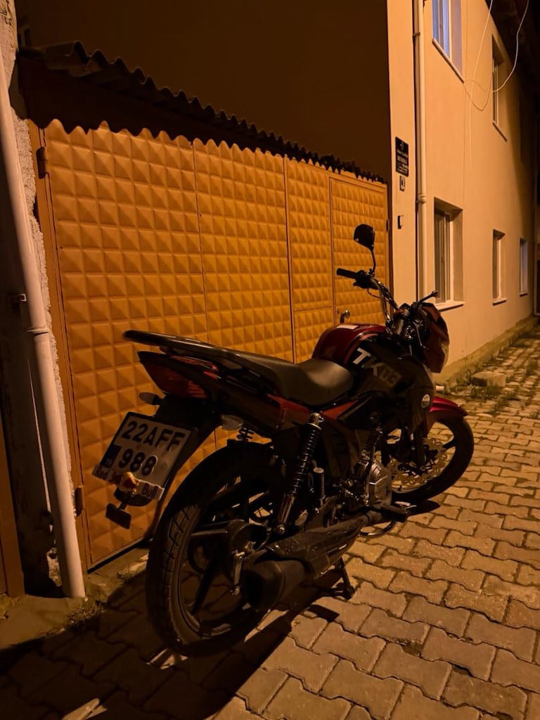 Kırmızı Siyah Motosiklet - 3