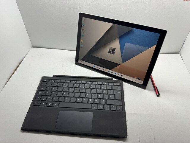 SURFACE İ5 6. NESİL 8 GB RAM 256 NVME DOKUNMATİK + KALEM