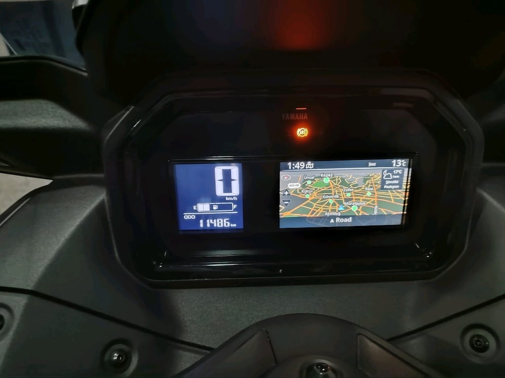 YAMAHA XMAX 250 Tech Max 2025 - 11