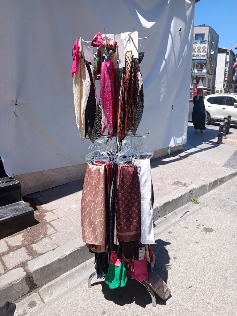 Mağaza Kapanışı Nedeniyle Standlar Satılık - 9