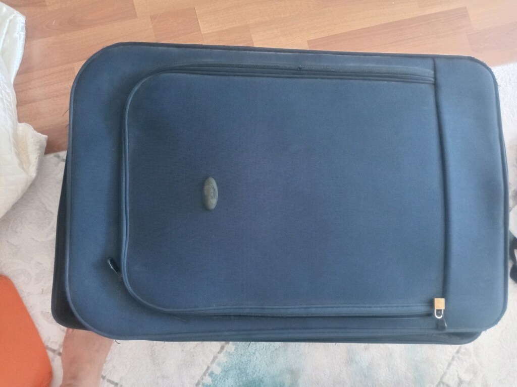 gri ve lacivert renkte bavul - 3