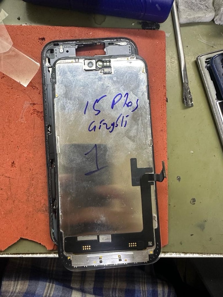 iPhone 15 plas orijinal çizgili ekran - 3