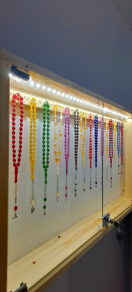 Led'li ahşap tesbih koleksiyon vitrini - 5