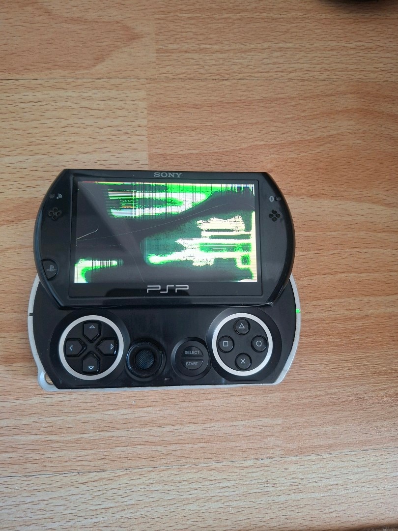 Sony psp go ekran kırık açıklamaya bakınız - 7
