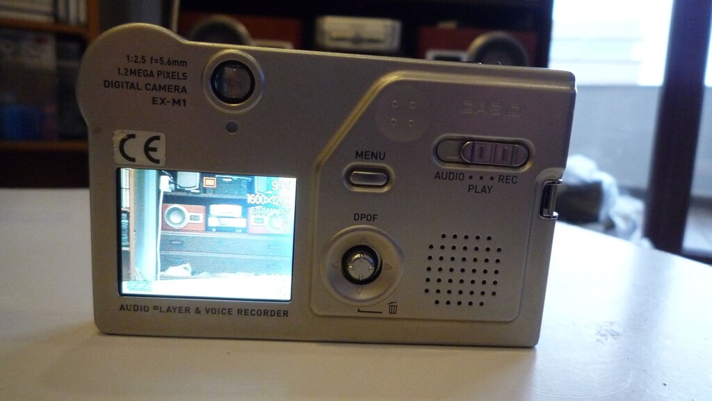 Casio Exilim EX-M1 Dijital Fotoğraf Makinesi Ses Kayıt MP3 Çalar - 4