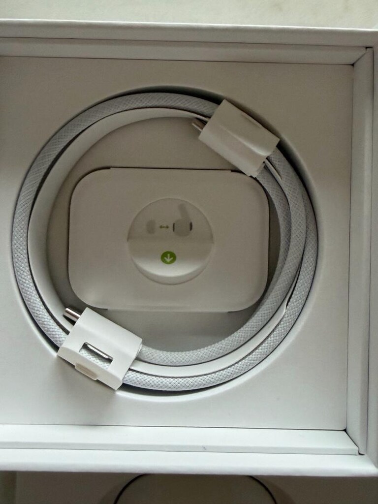 Apple AirPods Pro 2 bluetooth kulaklık Spigen kılıf hediye - 2