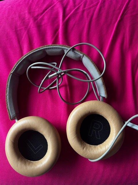 bang&olufsen kablolu kulaküstü kulaklık